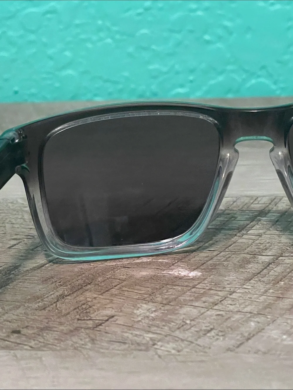 Oakley Holbrook ombré Men's Black Polarized Sunglasses